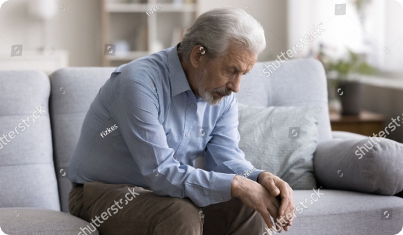 Florida senior struggling with the symptoms of dementia. Manage & reduce cognitive decline with our dementia therapy in Tampa.